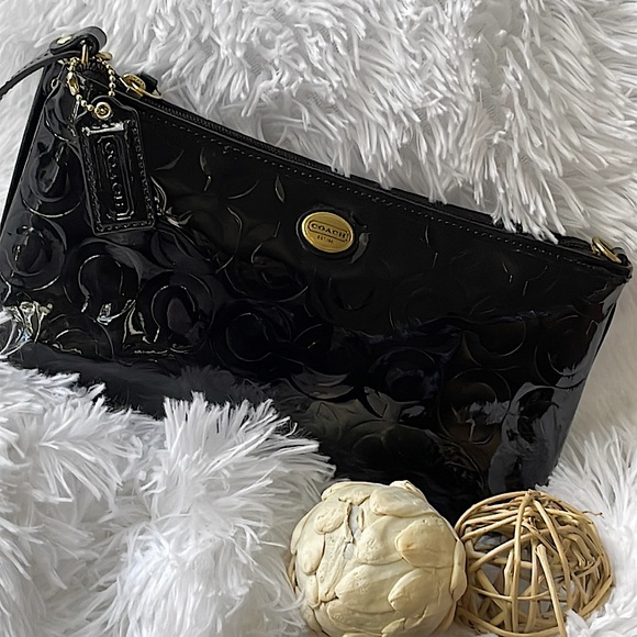 Coach Handbags - Coach RARE Peyton Op Art Black Patent Leather Large Wristlet